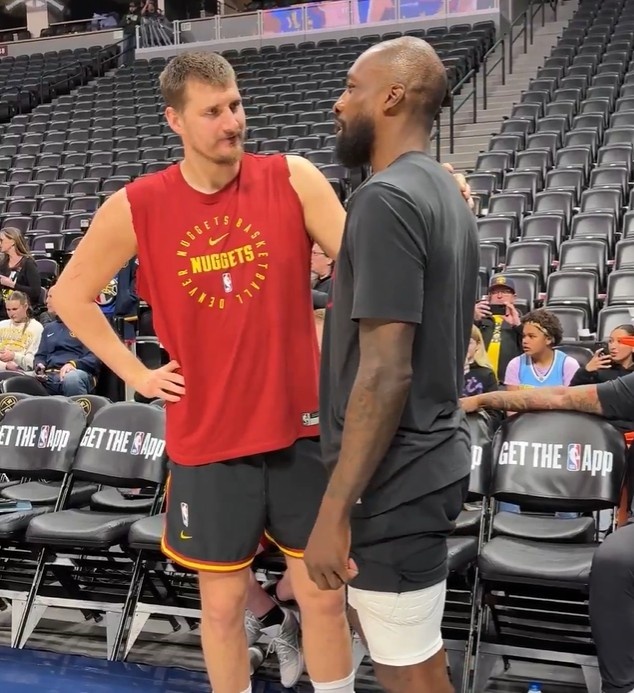 kaiyun体育平台-夺冠老队友！约基奇和杰夫·格林赛前寒暄许久